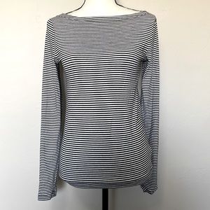 GAP MODERN TEE SIZE M